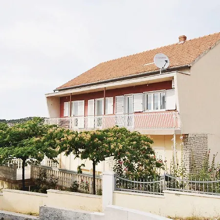 Apartment Brodarica 6 *
